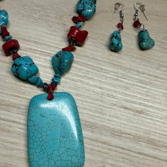 Vibrant Turquoise and coral necklace and earrings with sterling silver - Picture 4 of 4